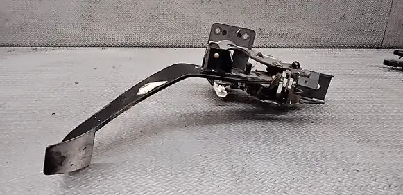 KIA Sportage Clutch pedal 