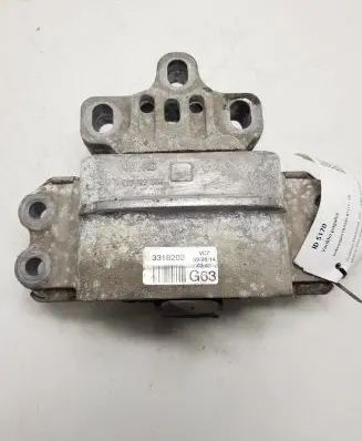 Volkswagen PASSAT B7 Engine mount bracket 1K0199555