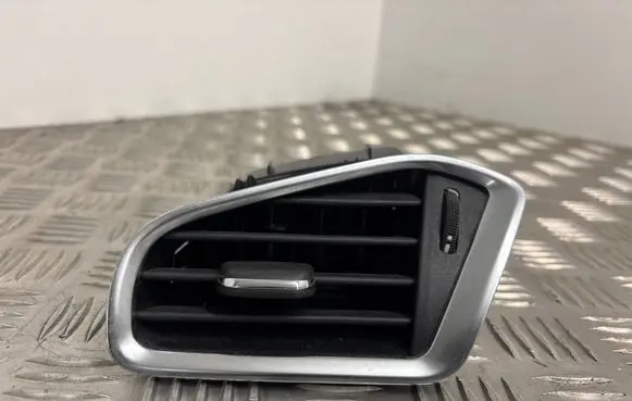 Citroen DS4 Dashboard side air vent grill/cover trim 9676609777