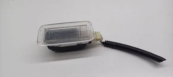 Toyota Avensis T270 Front door interior light 8133005050 32021643