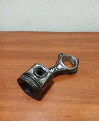 Iveco Daily 35.8 - 9 Piston with connecting rod 504057276