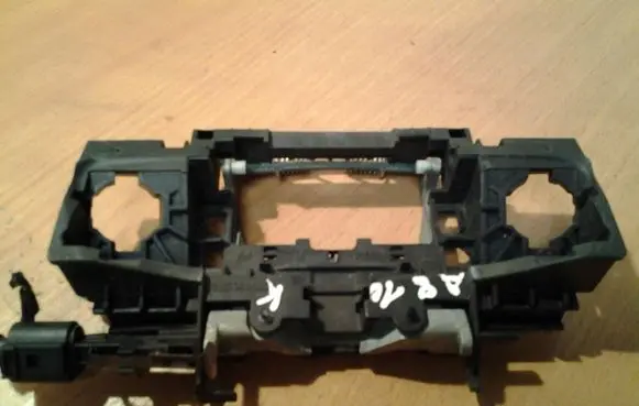 Audi A8 S8 D3 4E Front door exterior handle/bracket 8E0839885 8E0839886