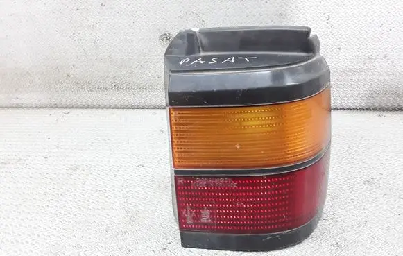 Volkswagen PASSAT B3 Rear/tail lights 333945112