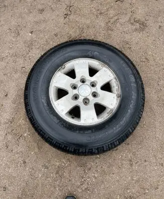 Mitsubishi Pajero R16 spare wheel