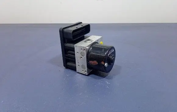 BMW 1 E81 E87 ABS Pump 6772213