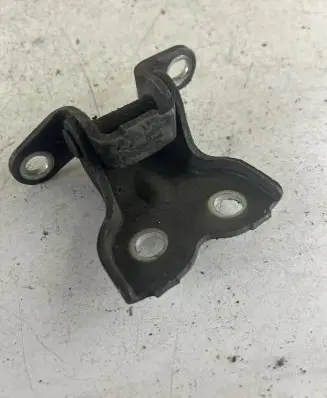 Toyota Avensis T250 Front door lower hinge 