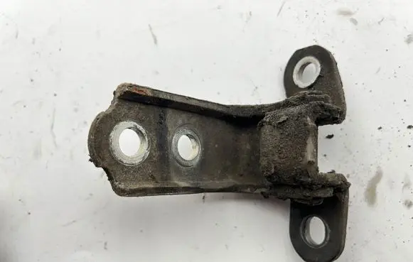 Toyota Land Cruiser (J120) Front door lower hinge