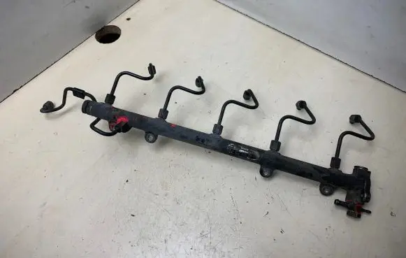 Mercedes-Benz C W203 Fuel main line pipe A6120700095