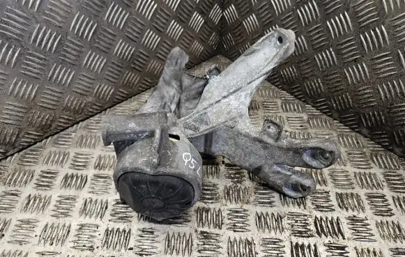 Audi Q5 SQ5 Engine mount bracket 4R0199331