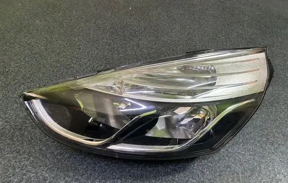 Renault Clio IV Headlight/headlamp 260601850R