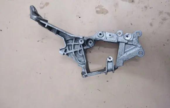 Land Rover Discovery Sport Engine mounting bracket G4D39L456DC