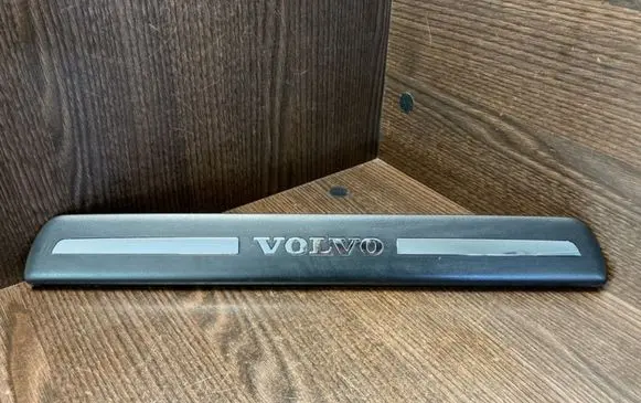 Volvo V50 Front sill trim cover 30744287 08622671