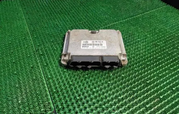 Volkswagen Bora Engine control unit/module 038906018AE 0281001851 28SA3814
