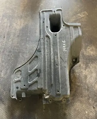 Volvo V70 Engine splash shield/under tray 30736341