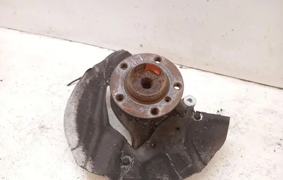 BMW 7 E65 E66 Front wheel hub spindle knuckle