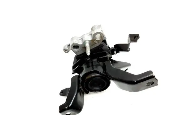 Lexus CT 200H Engine mount bracket