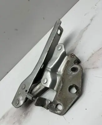Volkswagen PASSAT B6 Engine bonnet/hood hinges 3C0823302D