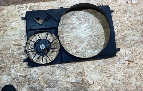 Ford Transit Radiator cooling fan shroud 97133848