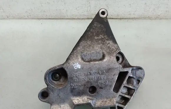 Volkswagen PASSAT B6 Engine mounting bracket 03G199207G