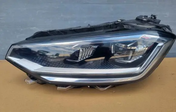 Volkswagen Golf Sportsvan Headlight/headlamp 517941035A 90111564 89591F2483530PL