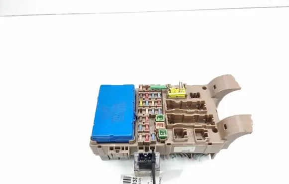 Toyota Corolla E120 E130 Fuse box set 82641-02040