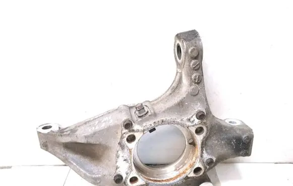 Hyundai Santa Fe Front wheel hub spindle knuckle