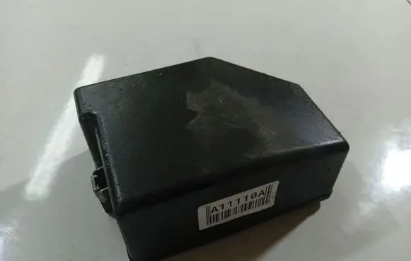 Toyota Yaris Fuse box cover 