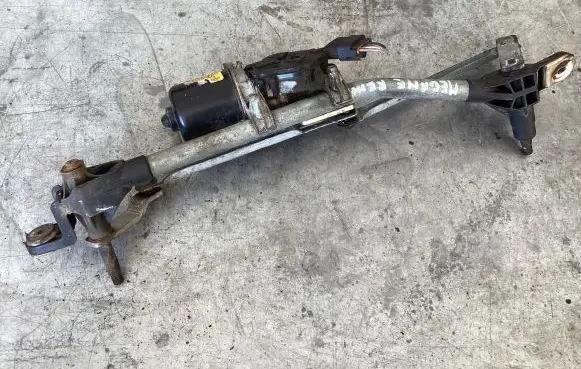 Renault Megane III Front wiper linkage and motor W000007226