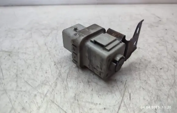 KIA Sorento Glow plug pre-heat relay 368302F360