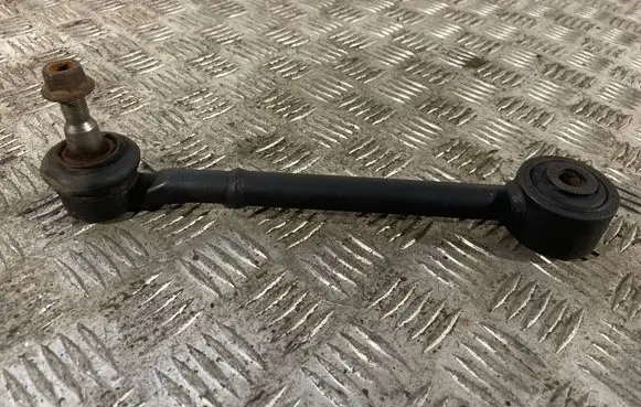 Toyota RAV 4 (XA40) Rear control arm