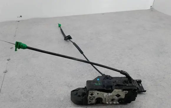 Citroen C3 Picasso Front door lock