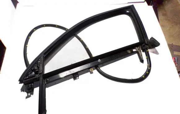 Audi A4 S4 B6 8E 8H Front door window/glass frame 8E0837629