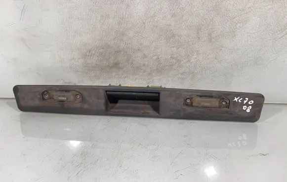 Volvo XC70 Trunk door license plate light bar 30699743