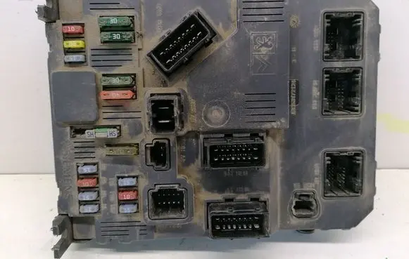 Peugeot Partner Fuse module 53172124 S118085120F