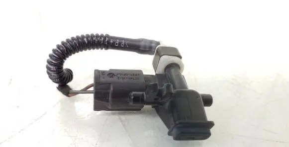 Volkswagen Touran I Windshield washer spray nozzle 