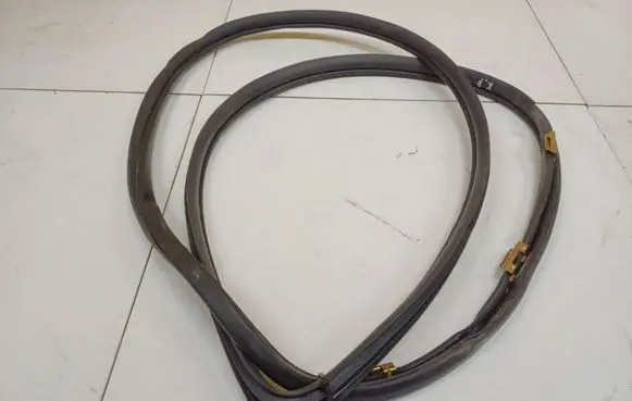 Toyota Corolla E120 E130 Rubber seal front coupe door 