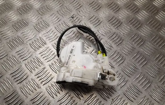 Suzuki Vitara (LY) Front door lock 8220154P20