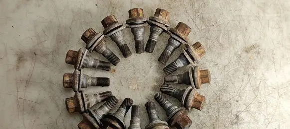 Peugeot 5008 Nuts/bolts 
