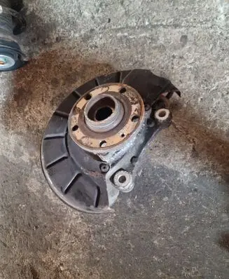 Volkswagen PASSAT B6 Front wheel hub