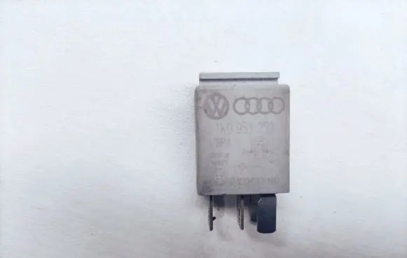 Volkswagen Touran I Other relay 1K0951253 0332011100