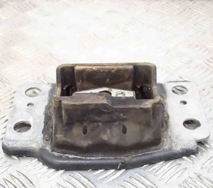 Engine mount bracket