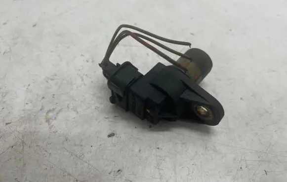 Mercedes-Benz E W210 Camshaft position sensor A0031539728