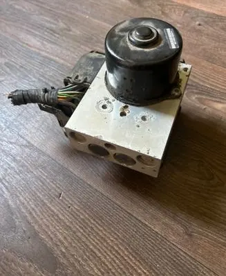 Volvo V70 ABS Pump P08619975 10020403574 8619968