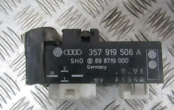 Volkswagen Golf III Coolant fan relay 357919506A 898719000