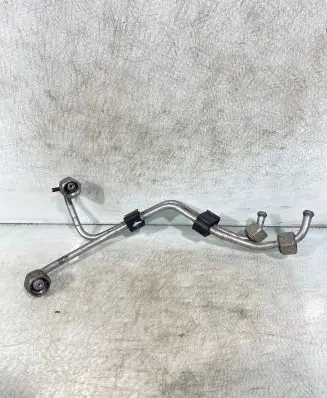 Volkswagen PASSAT B5.5 Fuel injector supply line/pipe 