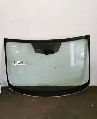 Nissan Qashqai Front windscreen/windshield window 