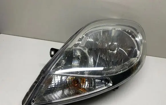 Opel Vivaro Headlight/headlamp 93859829