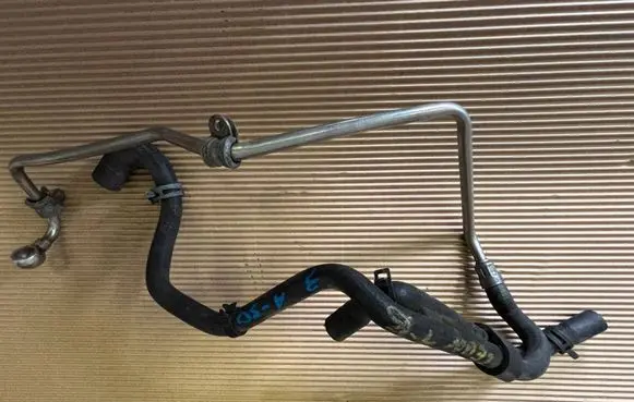 Audi TT Mk1 Air intake hose/pipe 06A121044E