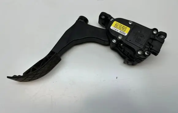 Volkswagen Amarok Accelerator throttle pedal 6Q1723503P 6PV00849640