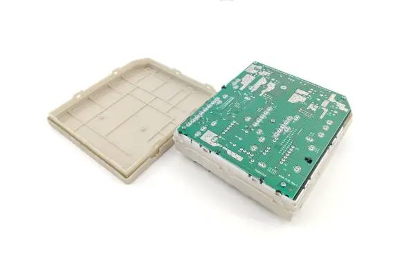 Renault Clio III Fuse box set 674660